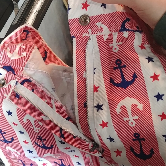 Little Miss Holly Anchor Shorts - Picture 10 of 10